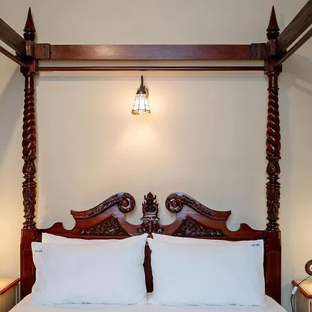 Hotel Boutique Conde De La Corte 4*