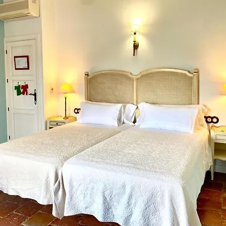 Hotel Boutique Conde De La Corte 4*